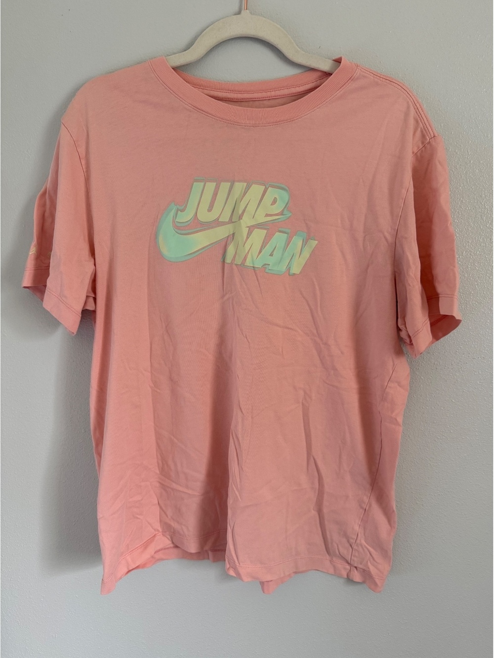 Jordan Women’s pink Jumpman graphic-shirt Size Large